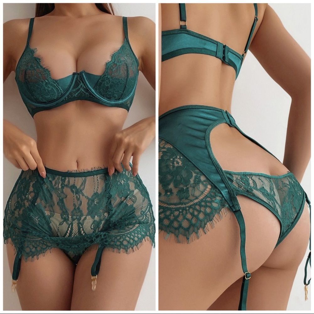 ❤️ NEW sensual emerald lingerie set